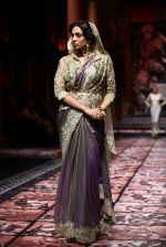 Model walks for Designer Suneet Varma in Delhi on 27th July 2013 (39).jpg